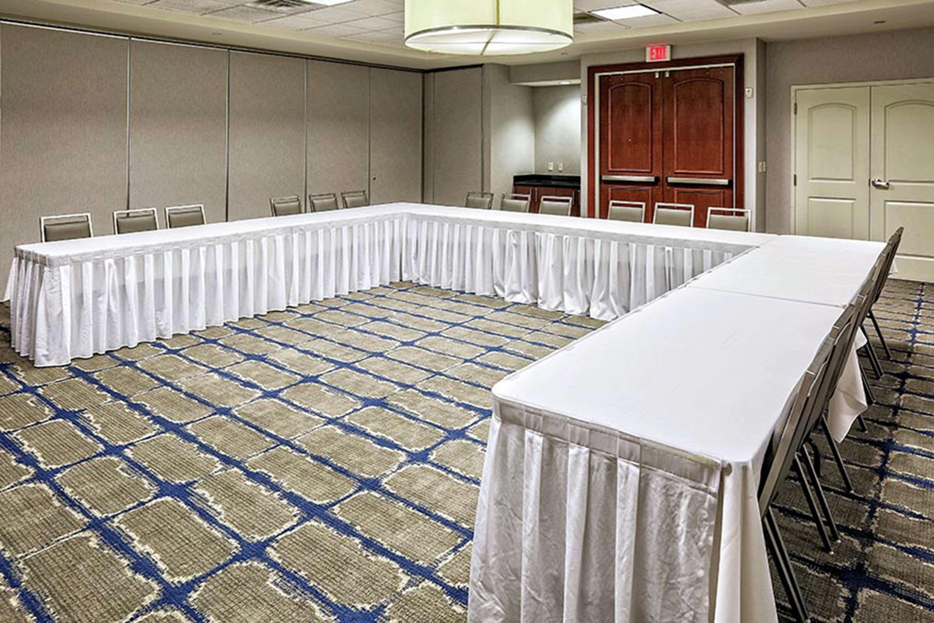 Hilton Garden Louisville-northeast 3*